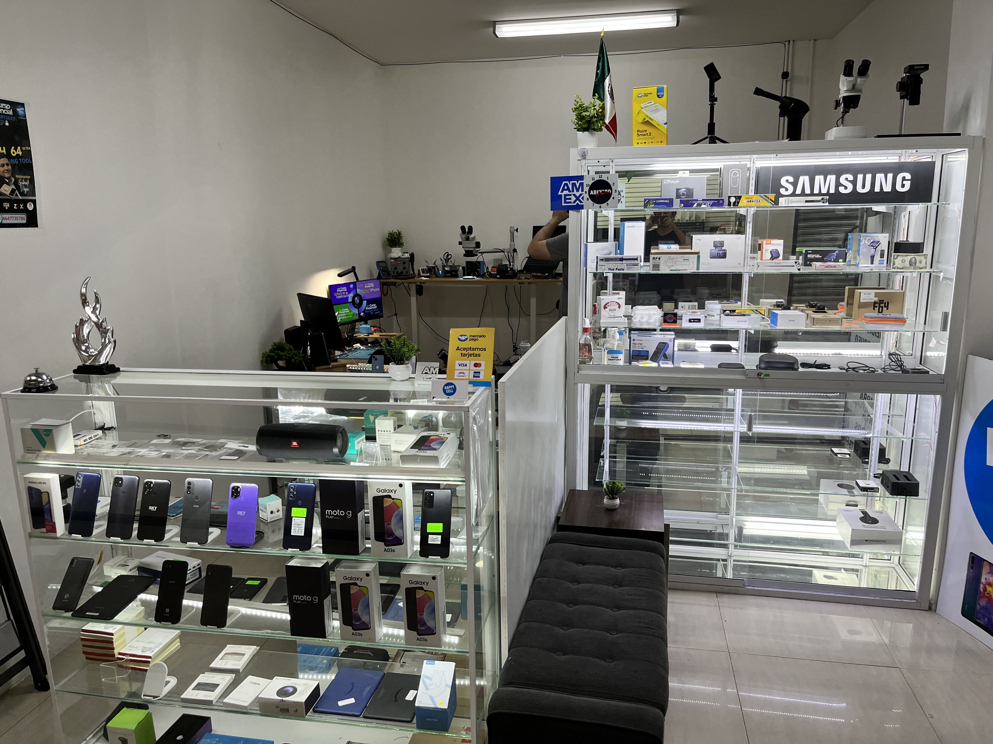 Recepción de Happy Cell Tijuana